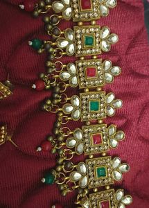 Elegant Kundan &amp; Emerald Necklace Set