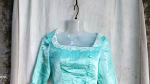 Elegant Lace Trim Corset Top