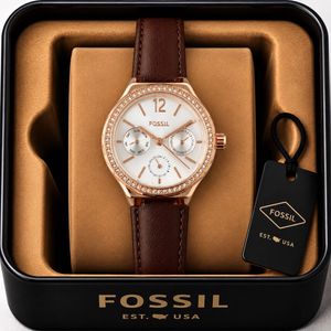 Fossil Elegant Chronograph-Style Leather Watch
