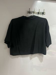 H&amp;M black and white cropped shirts