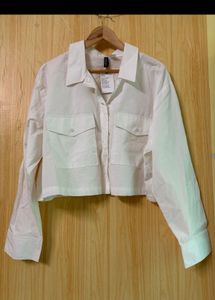 H&amp;M White Cropped Cargo Shirt