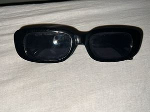 Pair of 2 sunglasses