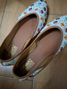 Women Sandal N Beelies