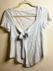 Chic White Tie-Front Cropped Top