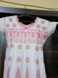 Elegant White &amp; Pink Embroidered Kurta