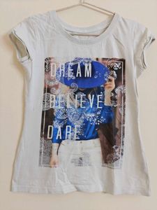 Graphic T-Shirt "Dream Believe Dare"