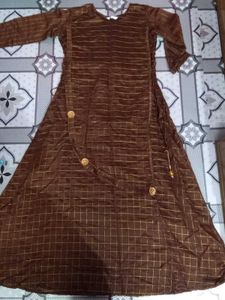 Elegant Brown Checked gown