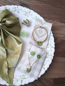 Green Bow &amp; Jewelry Set