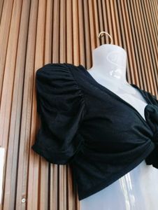 Chic Black Tie-Front Crop Top