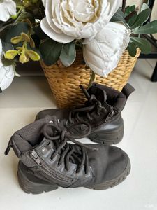 Zara kids (free delivery )no discount