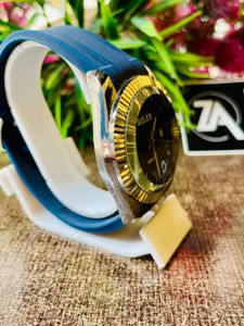 Stylish Blue Silicone Band Watch