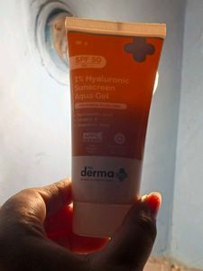 The Derma Co Hyaluronic Sunscreen Aqua Gel SPF 50