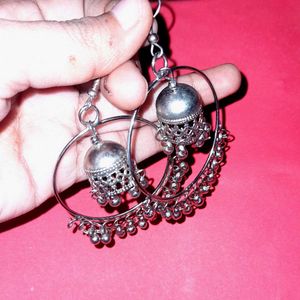 2 Pairs Of Earrings