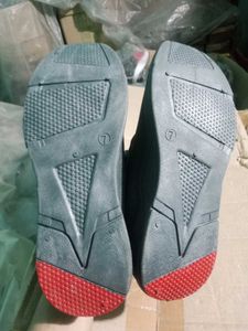 NEW NO USED SPORTS SHOES FOR MAN,