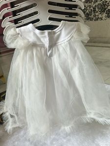 😍 White beautiful frock with Bow for new born