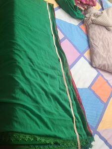 Elegant Emerald Green Dupatta with Lace Trim