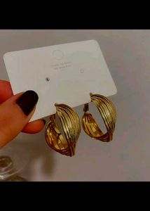 Chic Gold Twisted Hoop Earrings