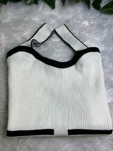 Chic White Sleeveless Top