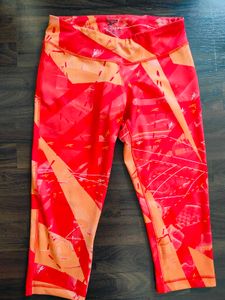 Reebok Women's Printed Capri Tights.