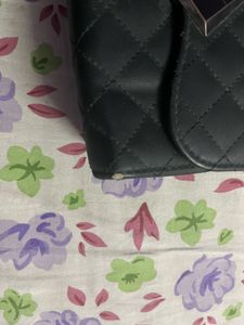 Chic Black Quilted Crossbody Bag