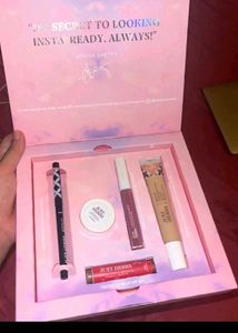 JUST HERBS Makeup Kit - Insta Ready