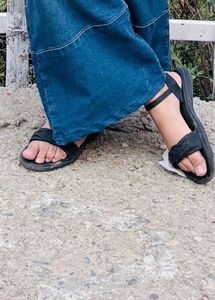 Stylish Black Flat Sandals