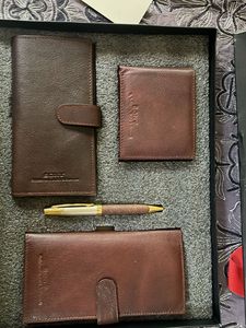 Gift set - wallets, pen and pad
