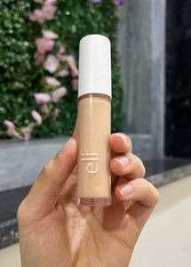 E.L.F. Hydrating camo concealer in Light sand