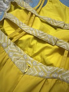 Short yellow padded dress