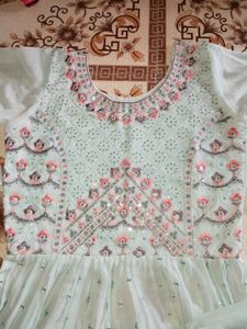"Elegant Pastel Green Embroidered Naira Suit Set