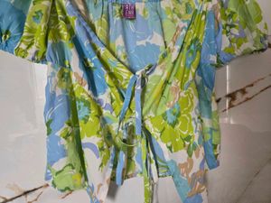 Floral Print Tie-Front Crop Top