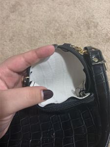 selling my divis leather like hobo bag