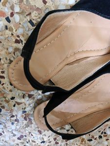 Chic Black Slingback Flats