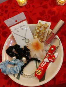 Beautiful hamper with keychain 😍