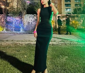 Black bodycon dress