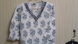 White &amp; Blue Cotton Printed Kurta