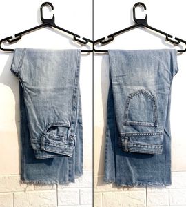 Light Wash Frayed Hem Jeans