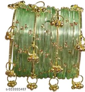 Elegant Green Glass &amp; Gold Bracelet