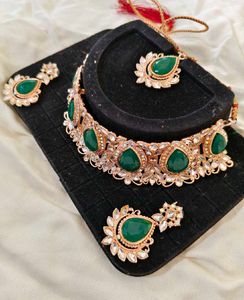 Stunning Emerald &amp; Diamond Necklace Set