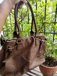 pure leather hand bag in very good condition