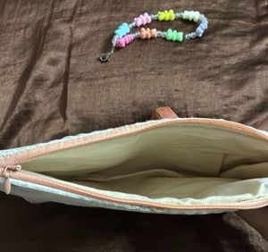 [SALE] coquette floral pouch + free phone charm 💞