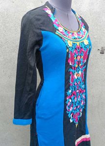 Embroidered Black &amp; Blue Woolen Kurta