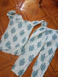 White &amp; Blue Floral Kurta Set 38 size