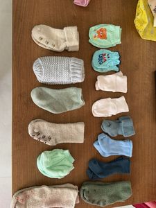 Newborn to 1 year baby  Socks & Mittens Bundle