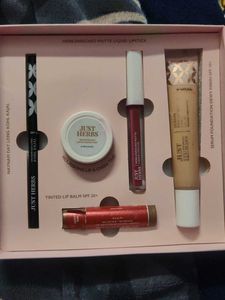 Just Herbs Glam Box Makeup Essentials