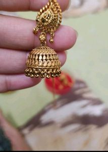 Elegant Gold Jhumka Earrings