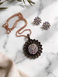 Stunning Flower Pendant Necklace &amp; Earrings Set