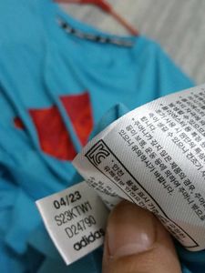 Adidas T-Shirt