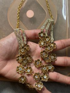 Stunning Rhinestone Necklace &amp; Earring Set