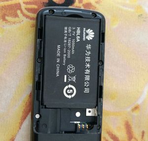 HUAWEI feature phone with charger